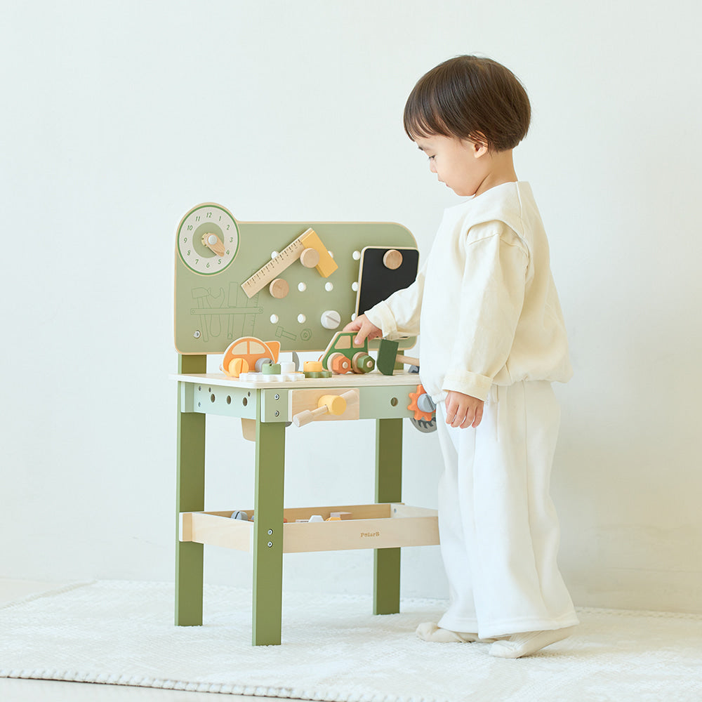 Mesa de trabajo con herramientas