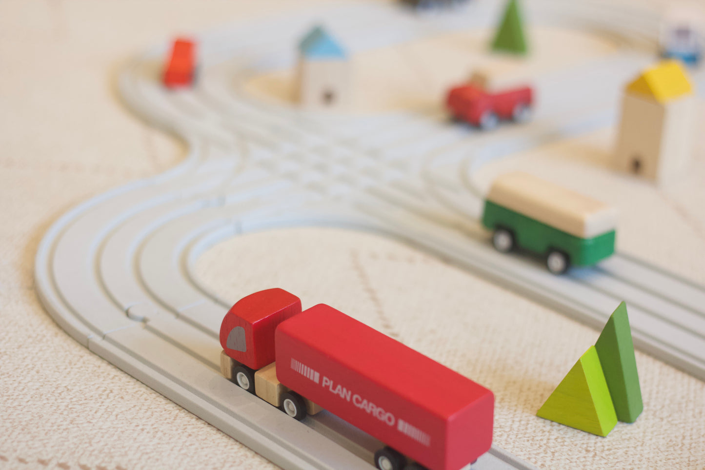 Pista de Autos y Trenes