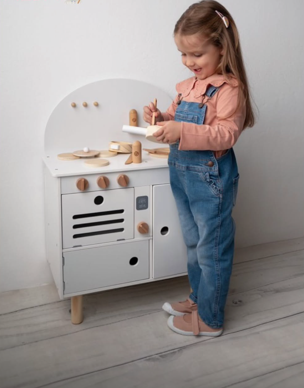 Cocinita de Madera con Accesorios