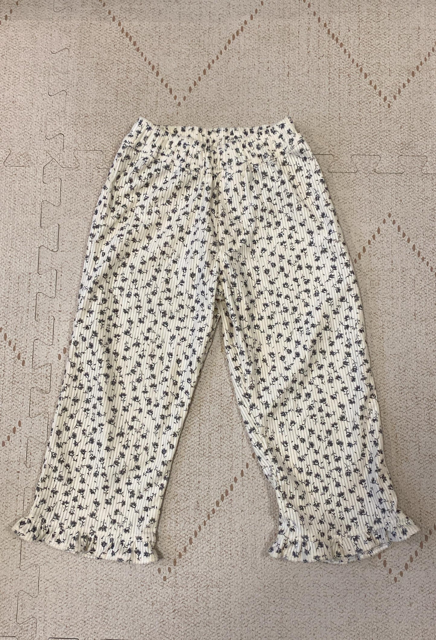 Pantalón de pana floreado