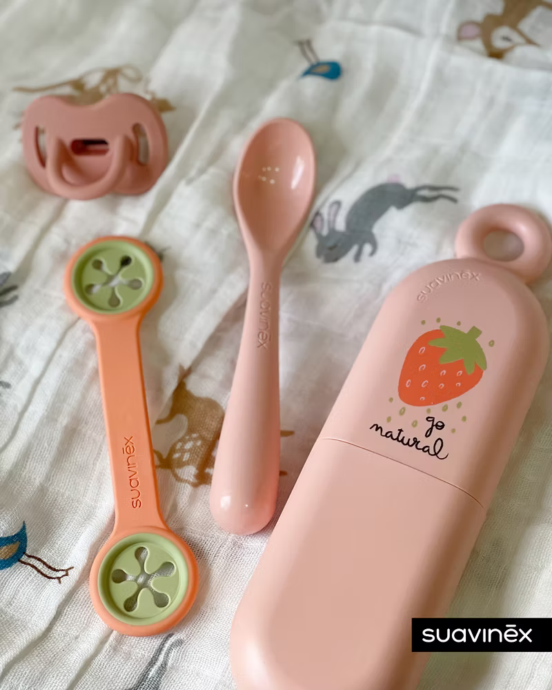 Set On the Go - Cuchara ergonómica + Accesorio crea babero
