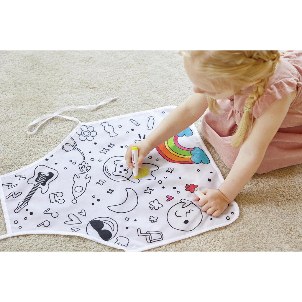 Delantal para decorar con marcadores para tela