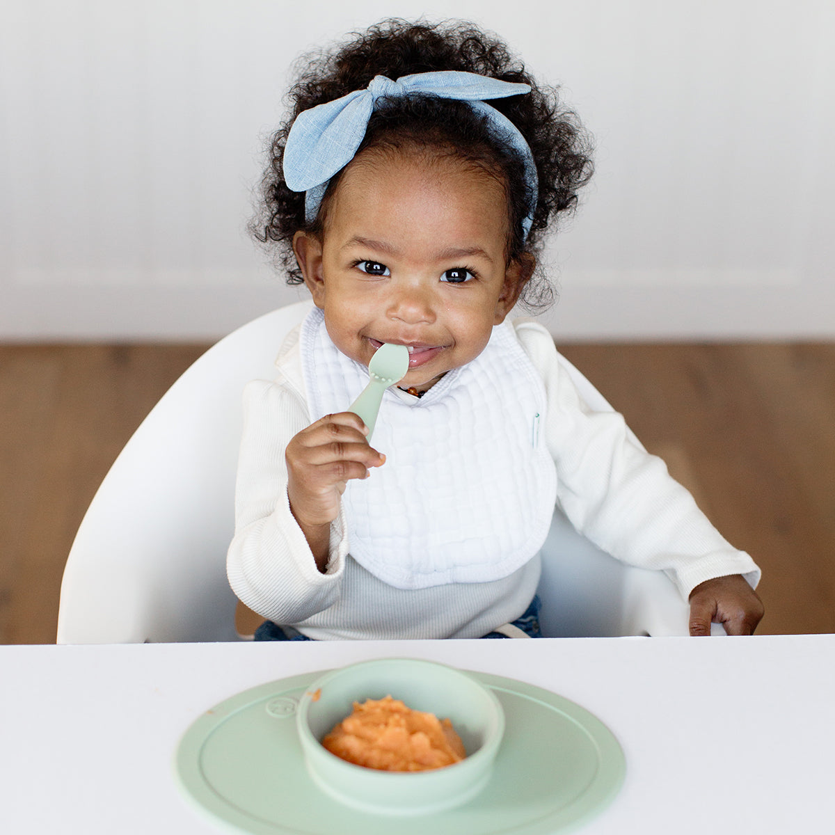 First Foods Set - Plato Antideslizante, Vaso y Cucharas - Sage