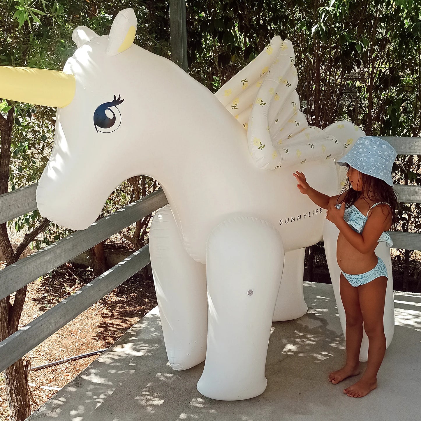 Inflable Gigante Tira Agua (Mima the Unicorn Lemon Lilac)